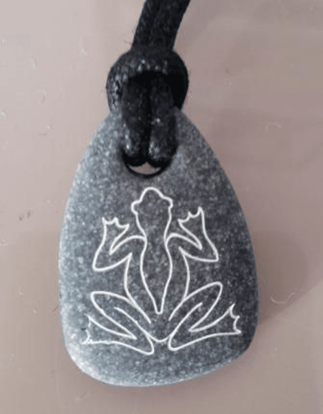 Pebble pendant - Frog