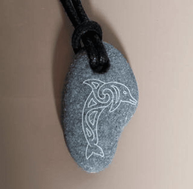 Pebble pendant - Dolphin
