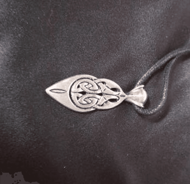 Pewter pendant (closed knot)